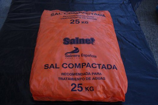 Sal Salinera Compactada 25 Kg    R-10128 precio 1 Kg.
