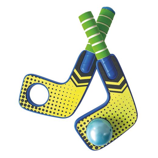AQUA HOCKEY. Incluye 2 palas flotantes y una bola ligera diseñada para deslizarse en la superficie