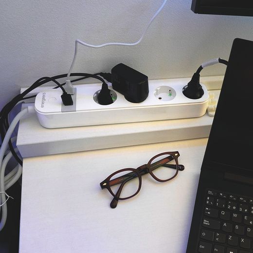 Base Wi-Fi múltipla com 4 tomadas + 2 portas USB + 1 porta U