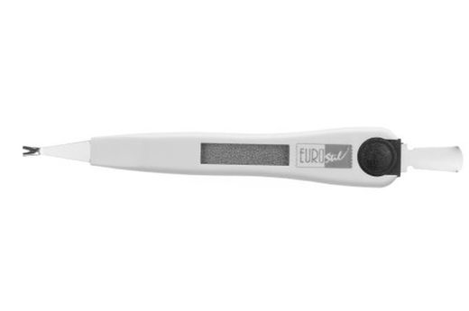 Coupe les cuticules avec la lime R-28360.