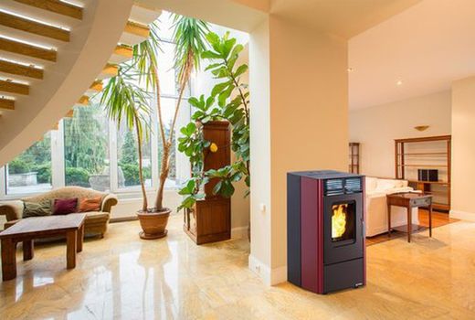 Poêle à granulés compact 600. 6 kW. Noir et blanc.