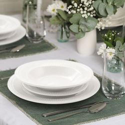 Ensemble de 6 assiettes plates en porcelaine Dorique. 27cm.