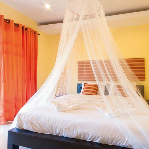 Malla mosquitera cama doble LISTA. Color blanco. Medidas: ø1200xh.250cm.